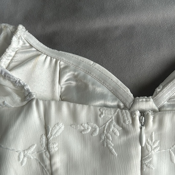 APHRODITE MOLDED BUST ANGEL SLEEVE WRAP DRESS EMBROIDERED WHITE - Picture 7 of 13